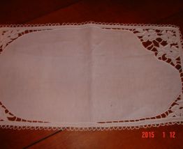 UNIQUES 2 pièces brodées main +Un napperon dentelle de BRUXE