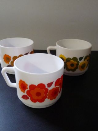 3 tasses arcopal modéle lotus