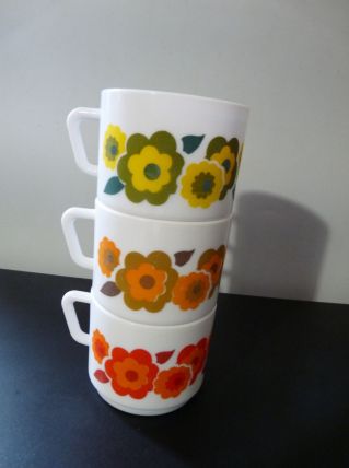 3 tasses arcopal modéle lotus