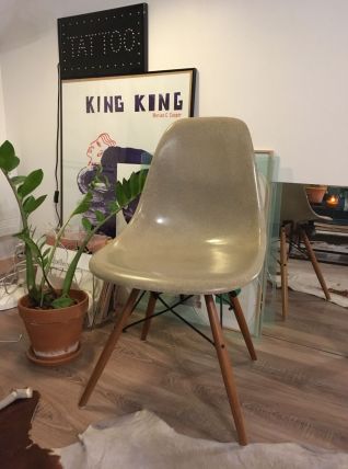 Chaise Eames fibre de verre DSW "Greige" 1970