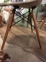 Chaise Eames fibre de verre DSW "Greige" 1970