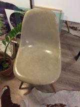 Chaise Eames fibre de verre DSW "Greige" 1970