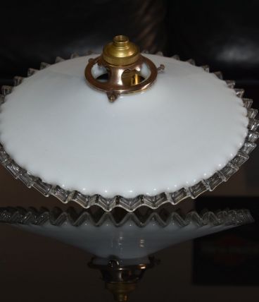 Ancienne suspension en verre