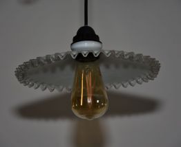 Ancienne suspension en verre