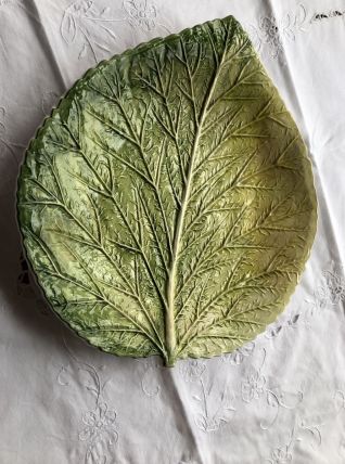 Assiette en forme de feuillle 