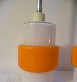 paires de suspensions en opaline année 70