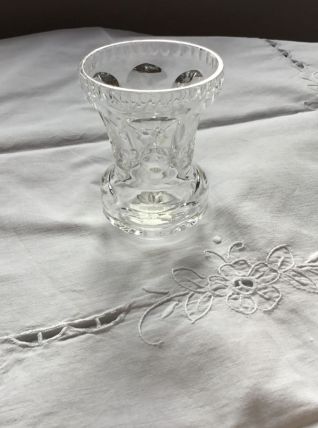 Petit vase en cristal taillé