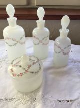 Ensemble de flacons et boîte en verre peint à la main 