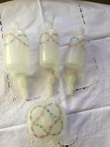 Ensemble de flacons et boîte en verre peint à la main 