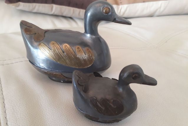 Canards anciens etain et laiton   vide poches 