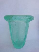 Daum - Vase polylobé à décor givré