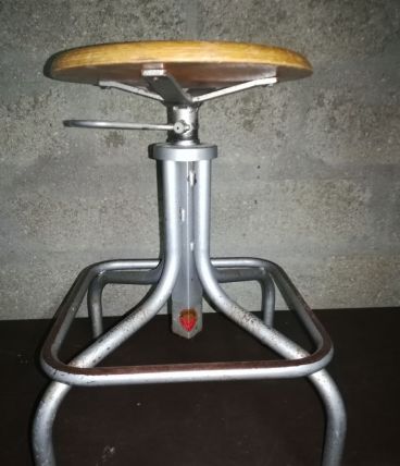 Tabouret industriel HELIOLITHE