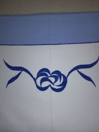 Drap ancien en coton épais brodé