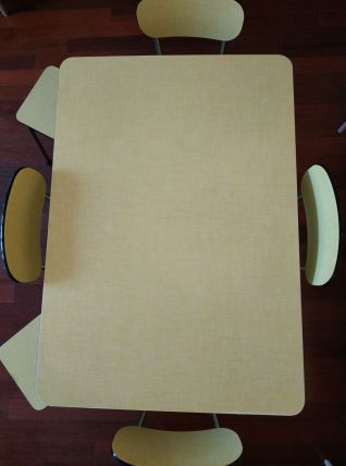 Ensemble en formica : table, chaises et tabourets