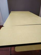 Ensemble en formica : table, chaises et tabourets