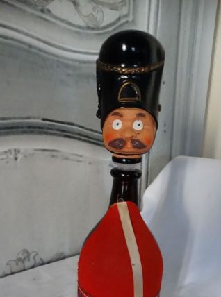 Vintage personnage  bouteille whisky   Royal British 