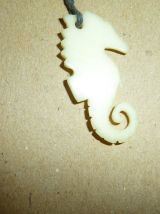 Pendentif Hippocampe en corne