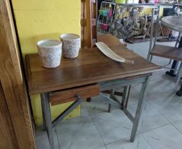 Table d'appoint ou bureau de style vintage avec tiroir.