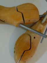 Anciens embauchoirs en bois