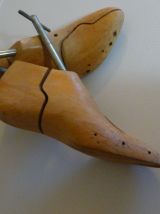 Anciens embauchoirs en bois