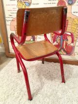 Chaise enfant écolier rouge vintage