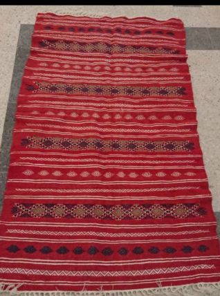 Kilim tapis rouge berbère fait à la main en laine 