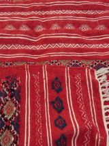 Kilim tapis rouge berbère fait à la main en laine 