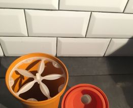 Shaker Tupperware orange année 70