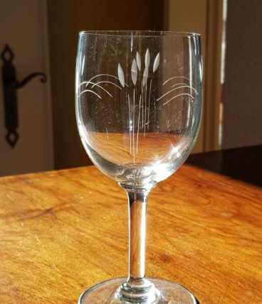 ensemble de verres à pieds gravés 