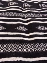 Tapis kilim berbère noir fait à la main en laine 