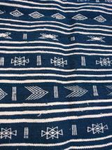 Tapis berbère bleu et blanc fait main 235cm*140cm