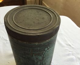 Boîte métallique cylindrique 