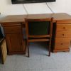 BUREAU 4 TIROIRS ET 1 PORTE