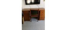 BUREAU 4 TIROIRS ET 1 PORTE