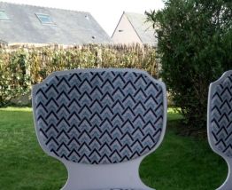 2 chaises vintage entièrement refaites