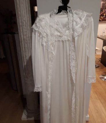 Ensemble chemise de nuit et déshabillé blanc vintage