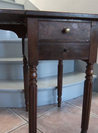 Table de chevet Louis Philippe dite "chauve souris"