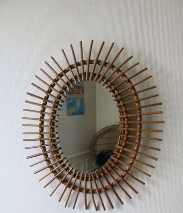 Superbe miroir soleil oval d'époque en rotin 60s