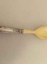 assiette et cuillère à bouillie en argent