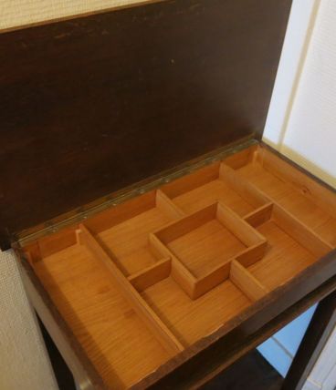 Petit meuble de métiers en bois à compartiments circa 1950