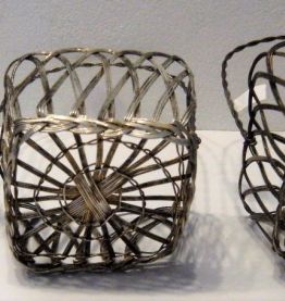 3 petits panier en fil de fer modelés art nouveau style