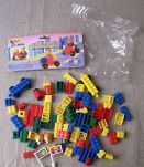 3 Jouets anciens - "80 briques avec personnages et roues 