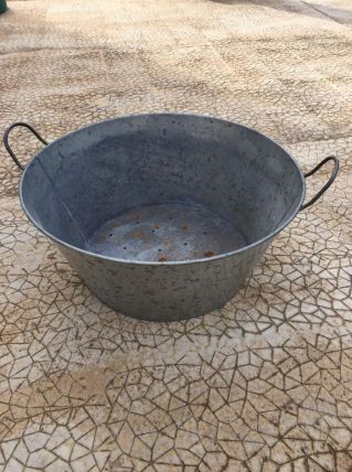 Bassine en métal