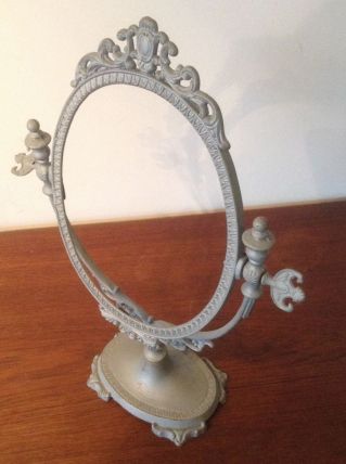 Miroir coiffeuse ou cadre ovale sur pied