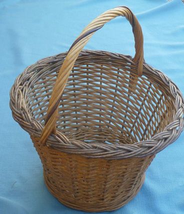 panier de  culture  ancien  en rotin, vintage