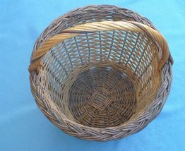 panier de  culture  ancien  en rotin, vintage