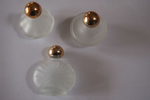 3 PETITES BOUTEILLES EN VERRE PARFUM VIDE