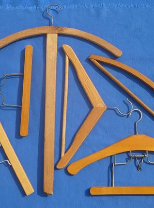 lot  de  6 cintres  anciens  en bois, vintage
