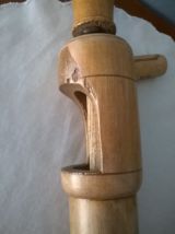 Ancienne bouchonneuse en bois	