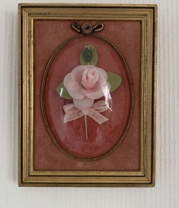 Cadre rose bombé